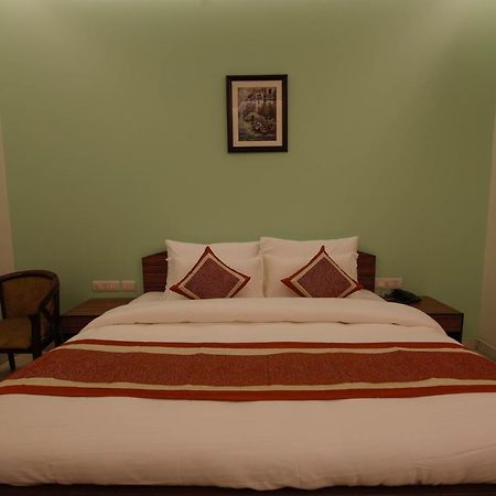 Bed and Breakfast Peepal Tree Residency Нью-Дели Экстерьер фото