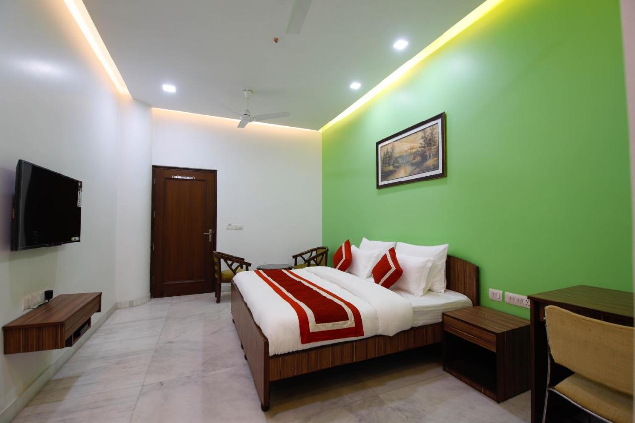 Bed and Breakfast Peepal Tree Residency Нью-Дели Экстерьер фото