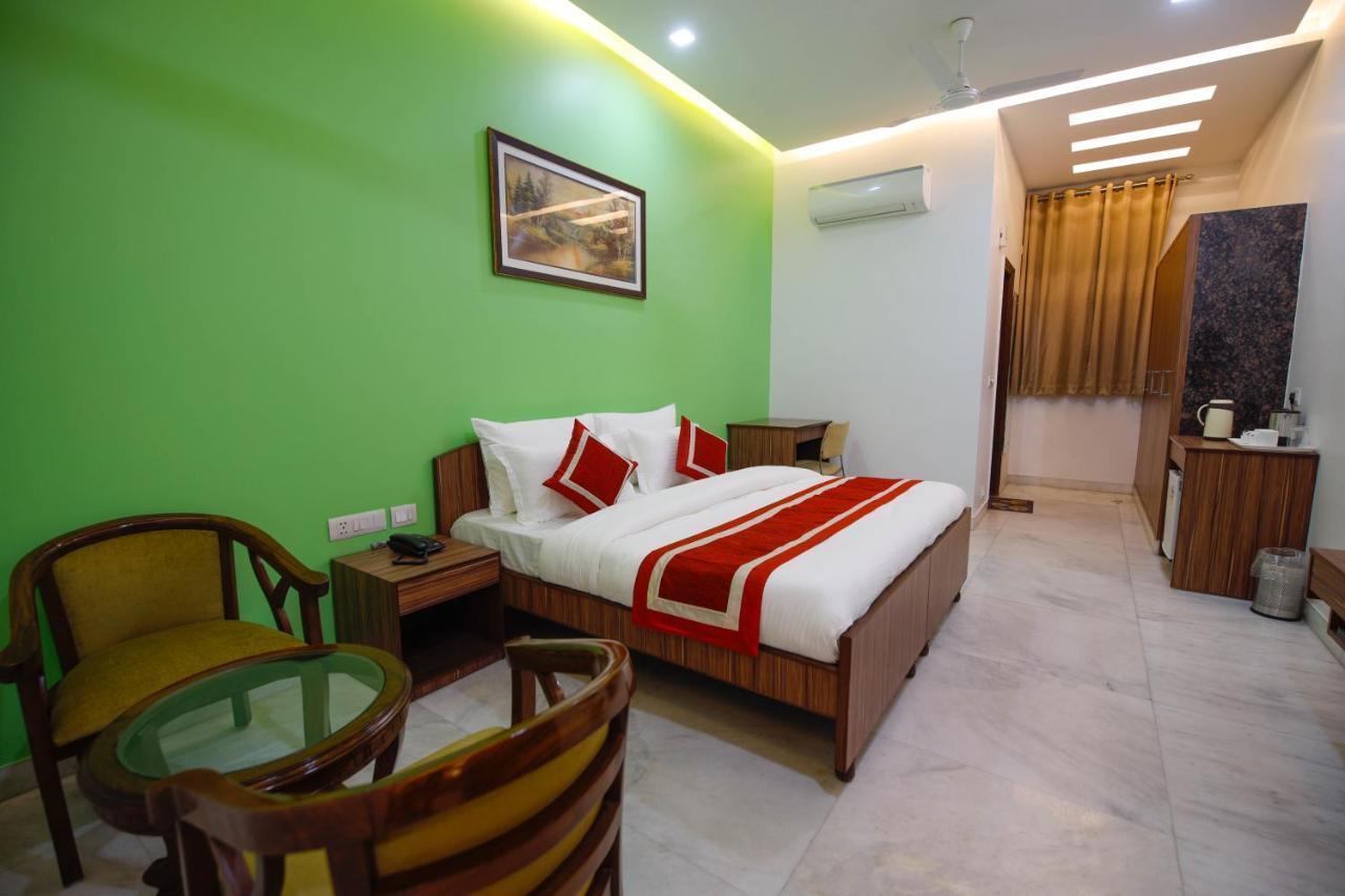 Bed and Breakfast Peepal Tree Residency Нью-Дели Экстерьер фото